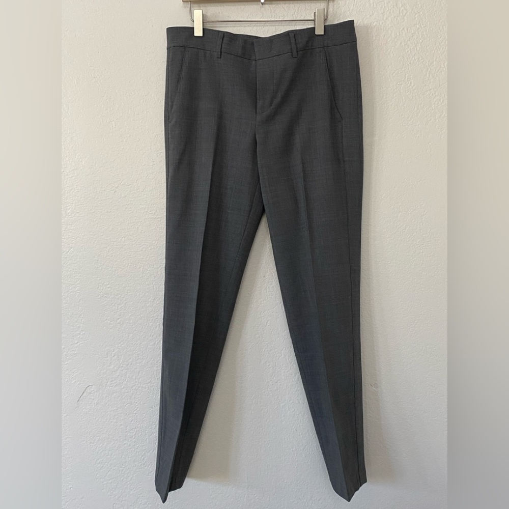 Vince tuxedo Capri pants. Gray , size 4 , excellent condition.